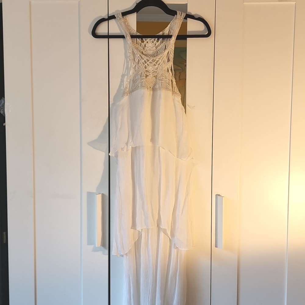 Tiered ruffle linnen white dress